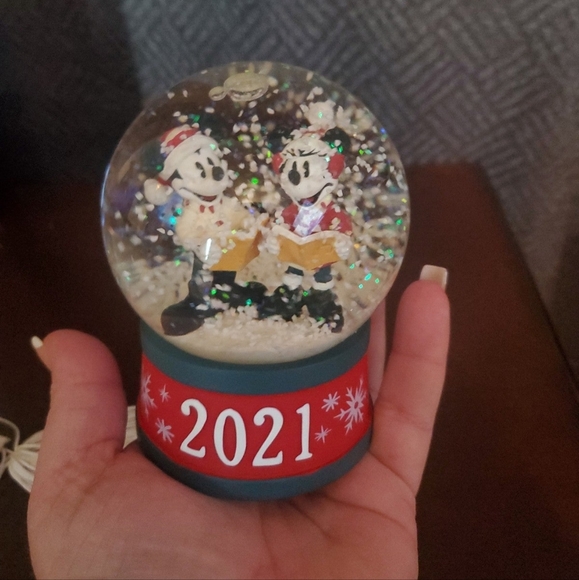 🎈 3/$20 Mickey snowglobe - Picture 6 of 6